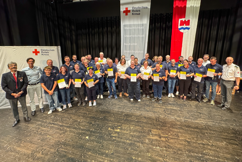 Gruppenfoto von vielen Personen auf der DRK-Kreisversammlung